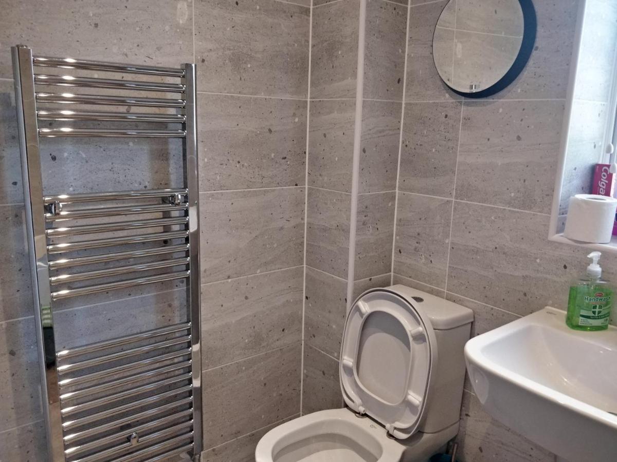 Chandra House Swindon Zewnętrze zdjęcie