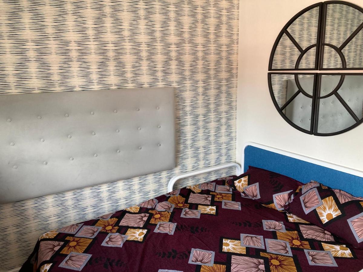 Chandra House Swindon Zewnętrze zdjęcie